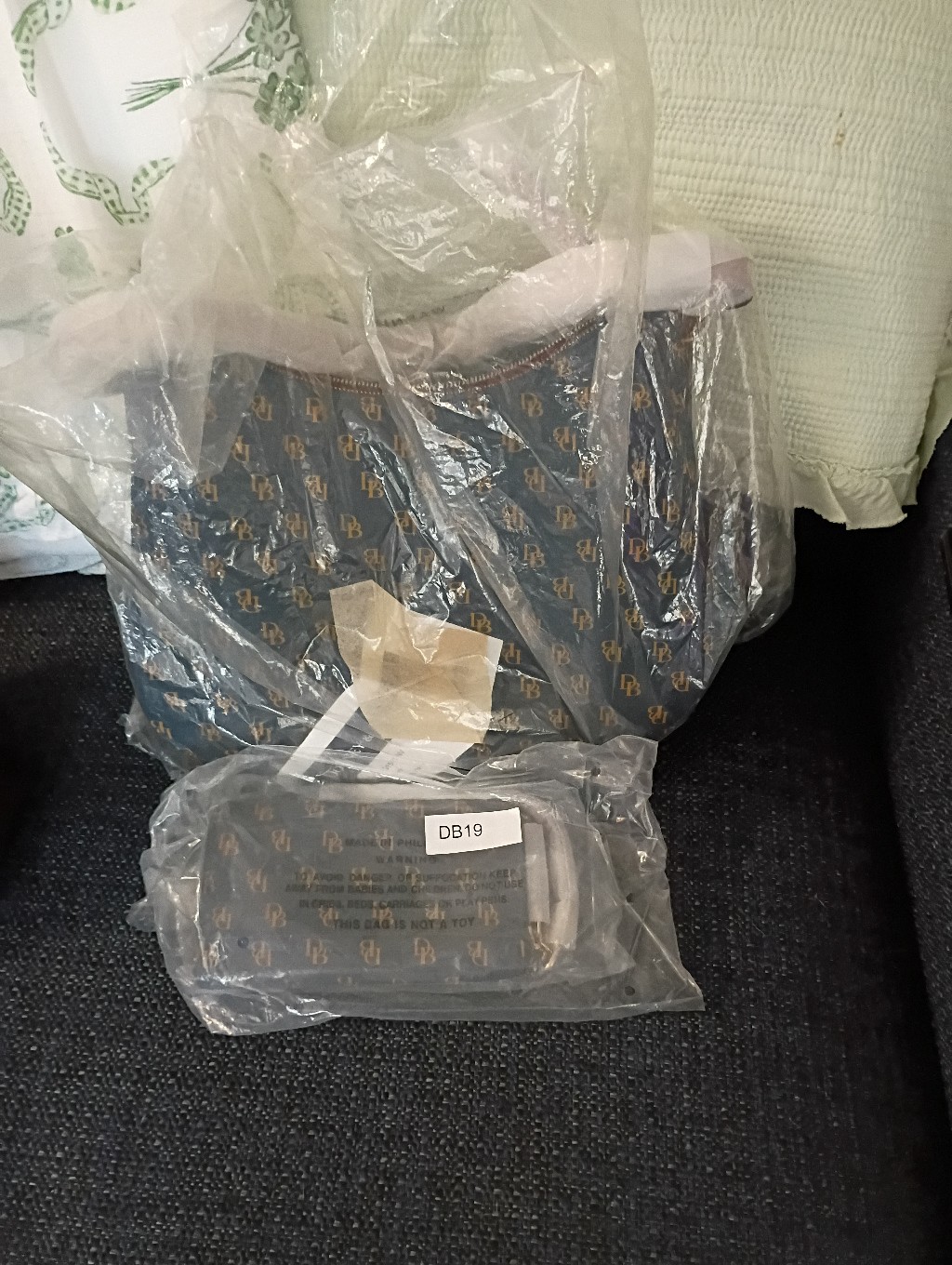Nwt Dooney&Bourke Kiley Hobo W/Wristlet /Wallet